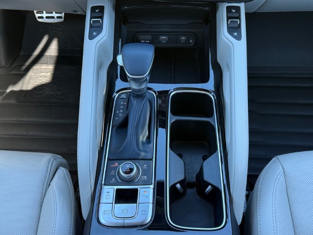 Used 2025 Kia Telluride SX w/ SX Captain's Chair Package AWD/4WD image 24