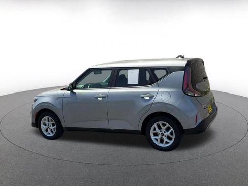 Used 2025 Kia Soul LX w/ LX Technology Package FWD image 10