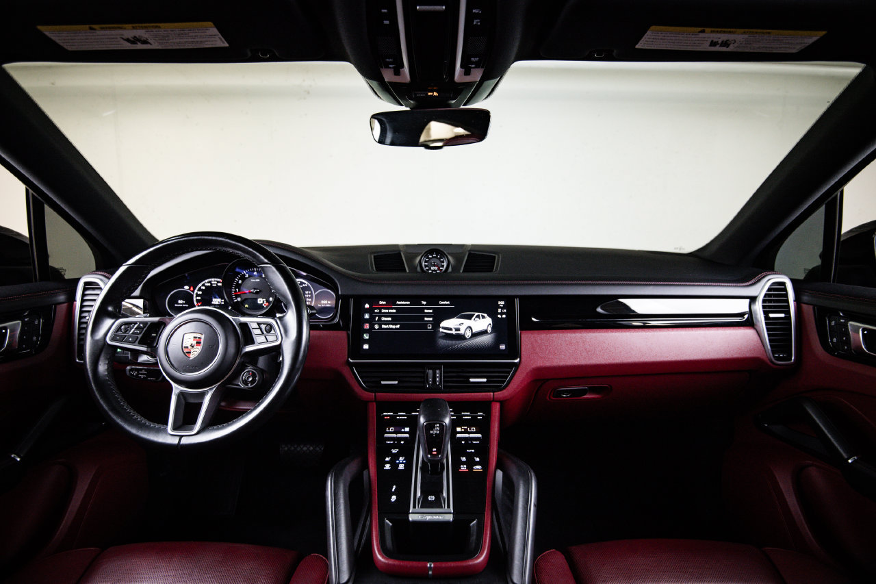 Certified 2023 Porsche Cayenne Coupe AWD/4WD image 24