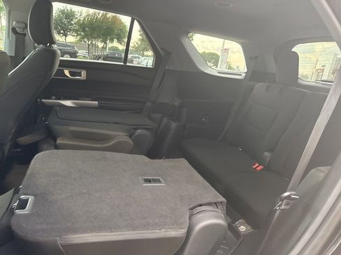 Used 2021 Ford Explorer XLT RWD image 6