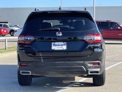 Certified 2025 Honda Pilot Black Edition image 5