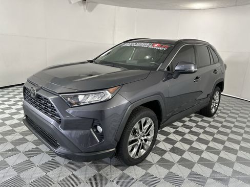 Used 2021 Toyota RAV4 XLE Premium FWD image 4
