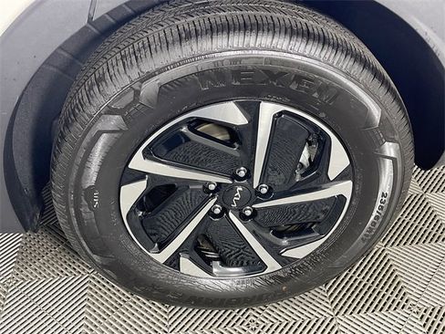 Used 2024 Kia Sportage LX image 31