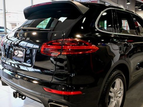 Used 2016 Porsche Cayenne image 11
