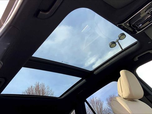 Certified 2025 Mercedes-Benz GLC 300 4MATIC image 11