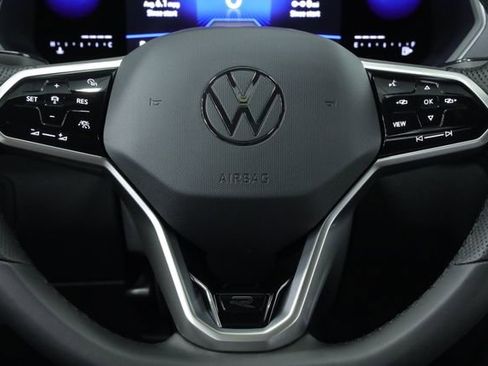 Used 2023 Volkswagen Tiguan SE R-Line image 13