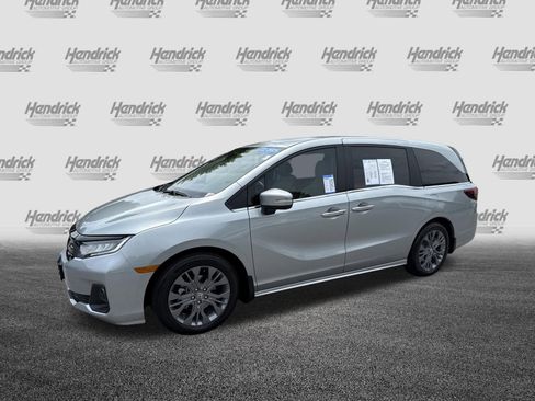 Used 2025 Honda Odyssey Touring image 5