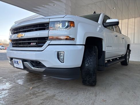 Used 2018 Chevrolet Silverado 1500 LT w/ All Star Edition image 37