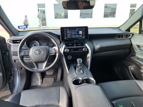 Used 2022 Toyota Venza XLE image 19