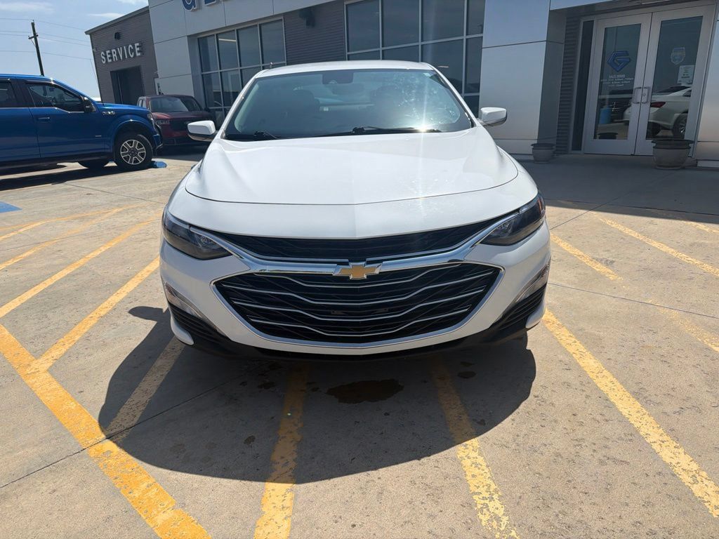 Used 2023 Chevrolet Malibu LT FWD image 2