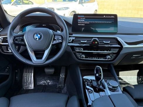 Certified 2023 BMW 530e w/ Convenience Package image 31