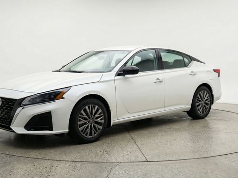 Used 2025 Nissan Altima 2.5 SV image 3