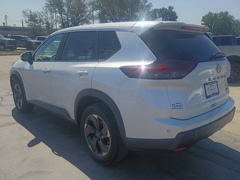 Used 2025 Nissan Rogue SV AWD/4WD image 8