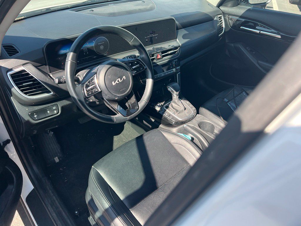 Certified 2025 Kia Seltos EX AWD/4WD image 11