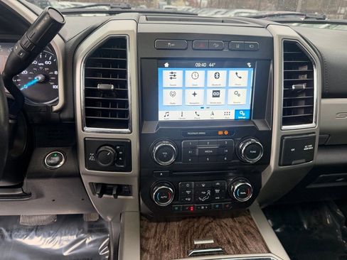 Used 2018 Ford F250 Lariat w/ Lariat Ultimate Package AWD/4WD image 19