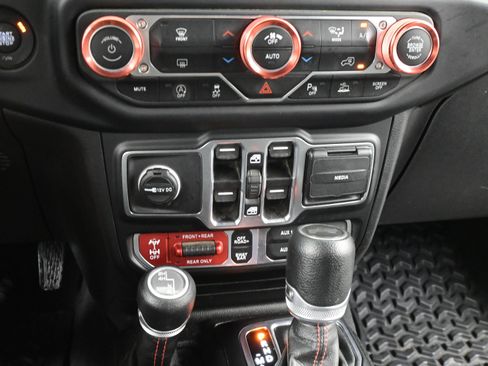 Used 2021 Jeep Wrangler Unlimited Rubicon w/ LED Lighting Group AWD/4WD image 22