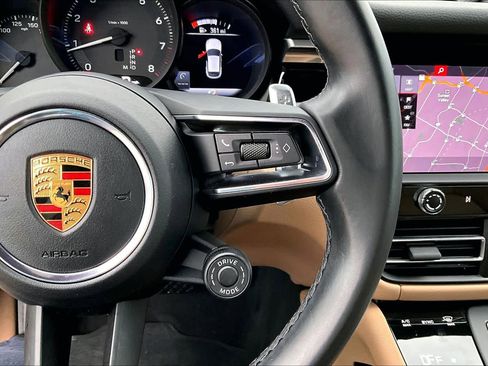 Used 2022 Porsche Macan image 24