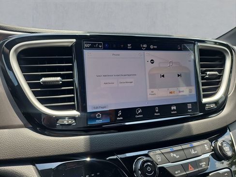 New 2025 Chrysler Voyager LX image 20
