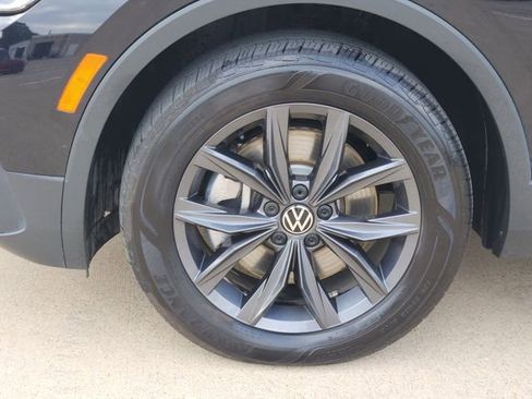 Used 2022 Volkswagen Tiguan SE FWD image 16