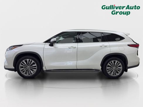 Used 2020 Toyota Highlander Platinum FWD image 3