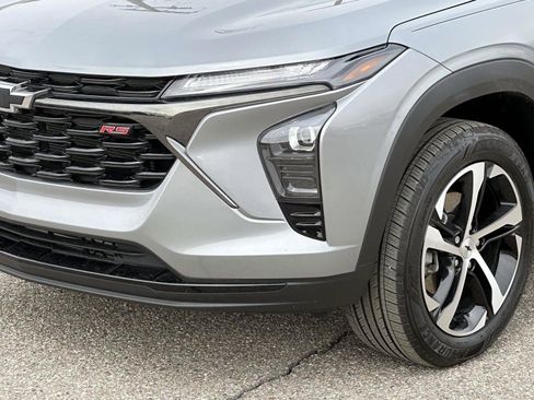 Certified 2024 Chevrolet Trax RS w/ Driver Confidence Package image 7