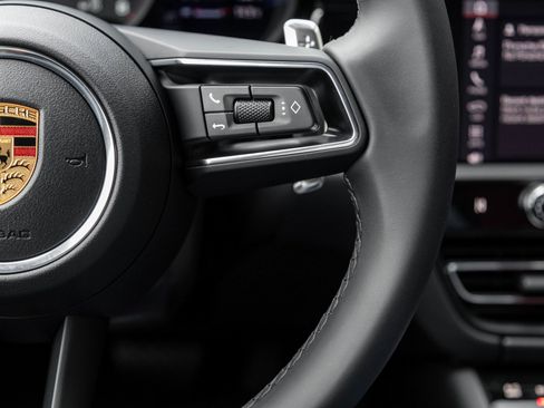 Certified 2026 Porsche Macan image 16