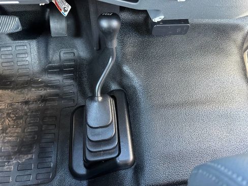 Used 2015 Ford F550 4x4 Regular Cab Super Duty image 15