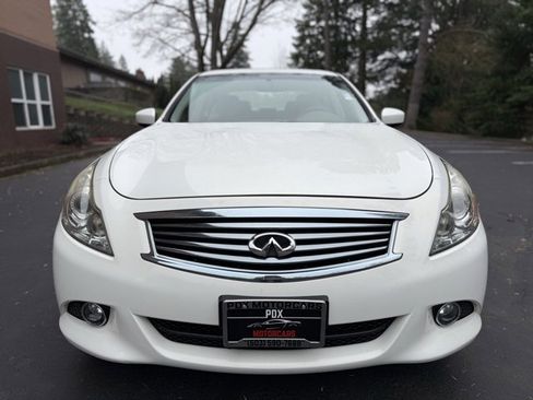 Used 2011 INFINITI G37 x w/ Premium Pkg image 2