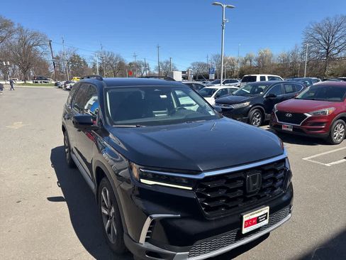 Certified 2023 Honda Pilot Touring image 10