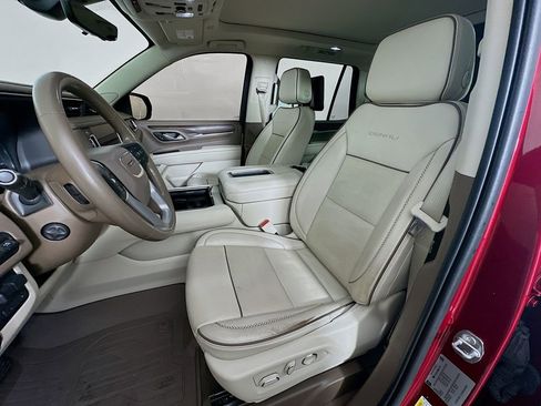 Used 2021 GMC Yukon Denali w/ Denali Ultimate Package image 28