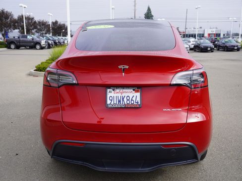 Used 2021 Tesla Model Y Long Range image 9