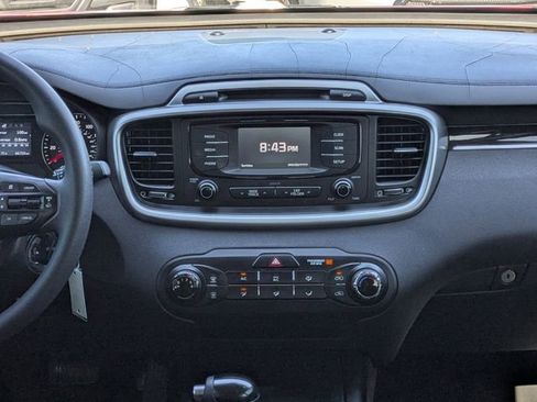Used 2017 Kia Sorento FWD image 14