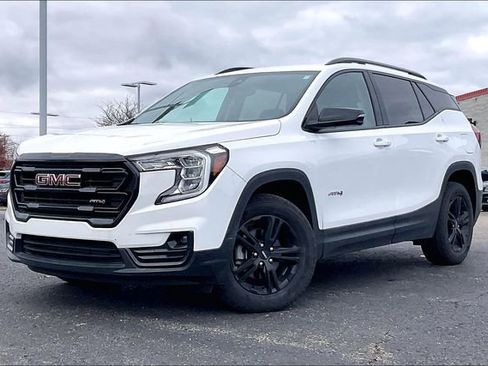 Used 2023 GMC Terrain AT4 image 2