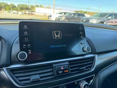 Used 2018 Honda Accord Sport image 17