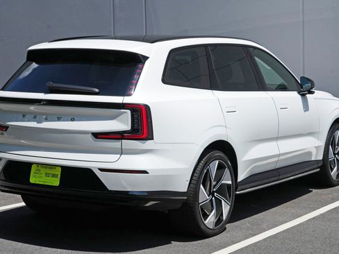 Used 2025 Volvo EX90 Ultra AWD/4WD image 50