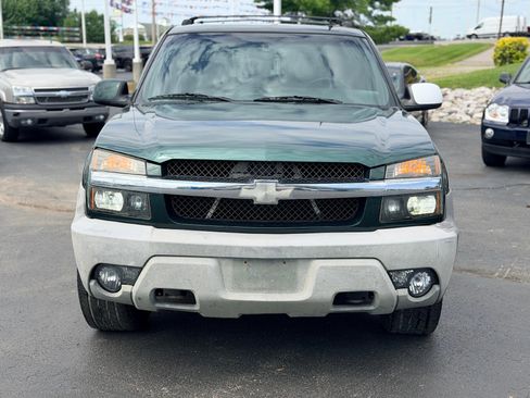 Used 2002 Chevrolet Avalanche 4x4 w/ Off-Road Suspension Pkg image 2