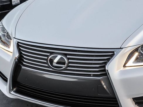 Used 2016 Lexus LS 460 w/ Comfort Package RWD image 6