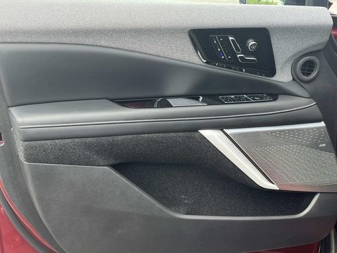 Certified 2025 Cadillac Optiq Sport 2 w/ LPO, Floor Liner Package AWD/4WD image 23