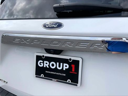 Used 2020 Ford Explorer Limited w/ Class III Trailer Tow Package RWD image 30