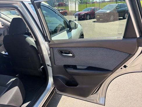 Used 2023 Nissan Rogue SV AWD/4WD image 23