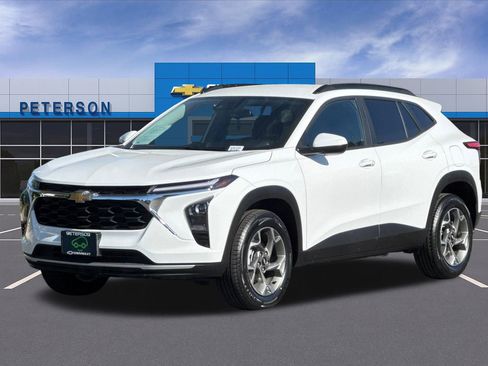 Certified 2025 Chevrolet Trax LT w/ LT Convenience Package FWD image 8