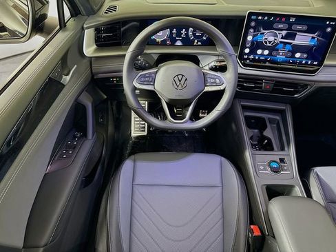 New 2026 Volkswagen Tiguan SE R-Line FWD image 14
