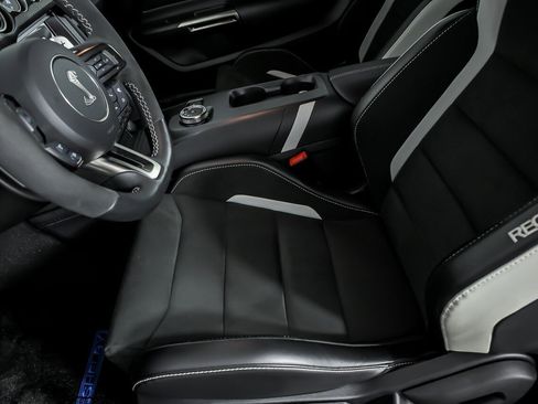 Used 2021 Ford Mustang Shelby GT500 w/ Carbon Fiber Track Pack RWD image 19