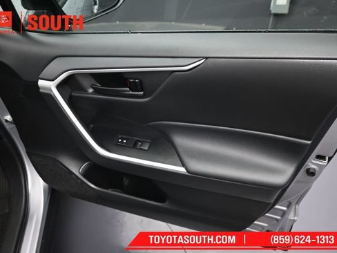Used 2023 Toyota RAV4 LE AWD/4WD image 30