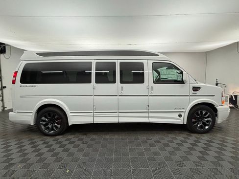 New 2025 GMC Savana 2500 Extended w/ Driver Convenience Package image 5
