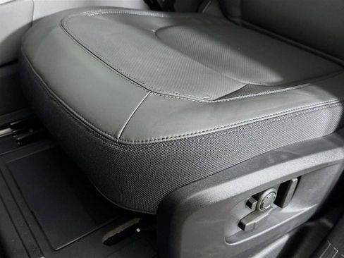 Used 2025 Land Rover Defender 110 X image 22