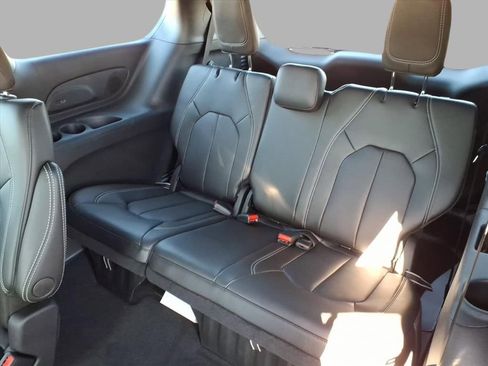 New 2026 Chrysler Pacifica Select image 25