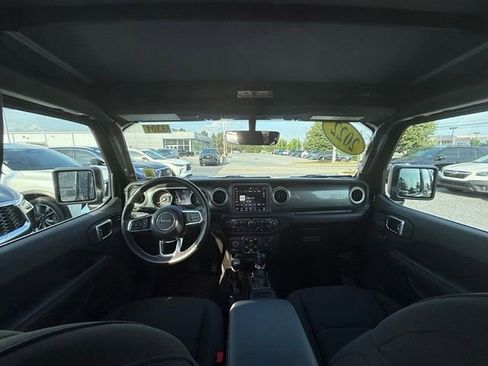Used 2022 Jeep Wrangler Unlimited Sahara w/ LED Lighting Group AWD/4WD image 2