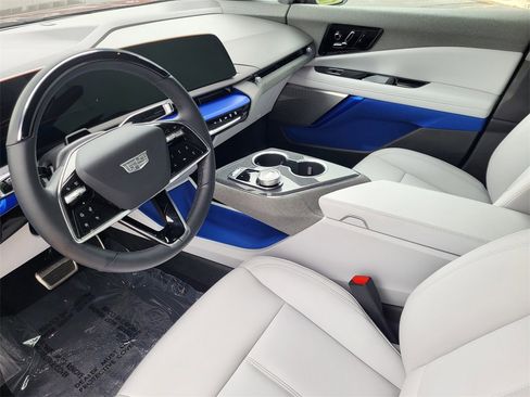 Used 2025 Cadillac Optiq Luxury 1 image 12