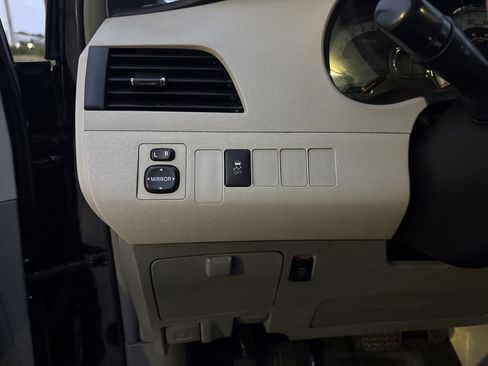 Used 2013 Toyota Sienna SE image 15